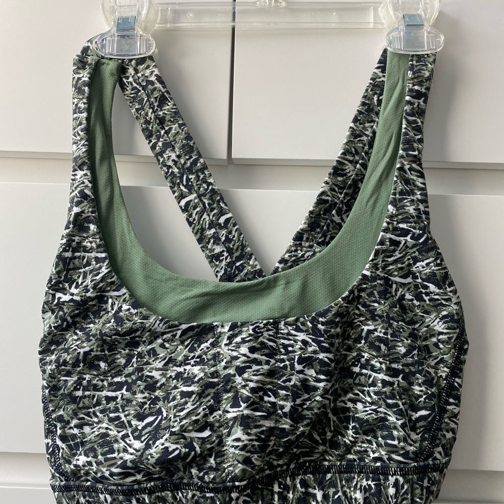 Lululemon RARE rare sports bra